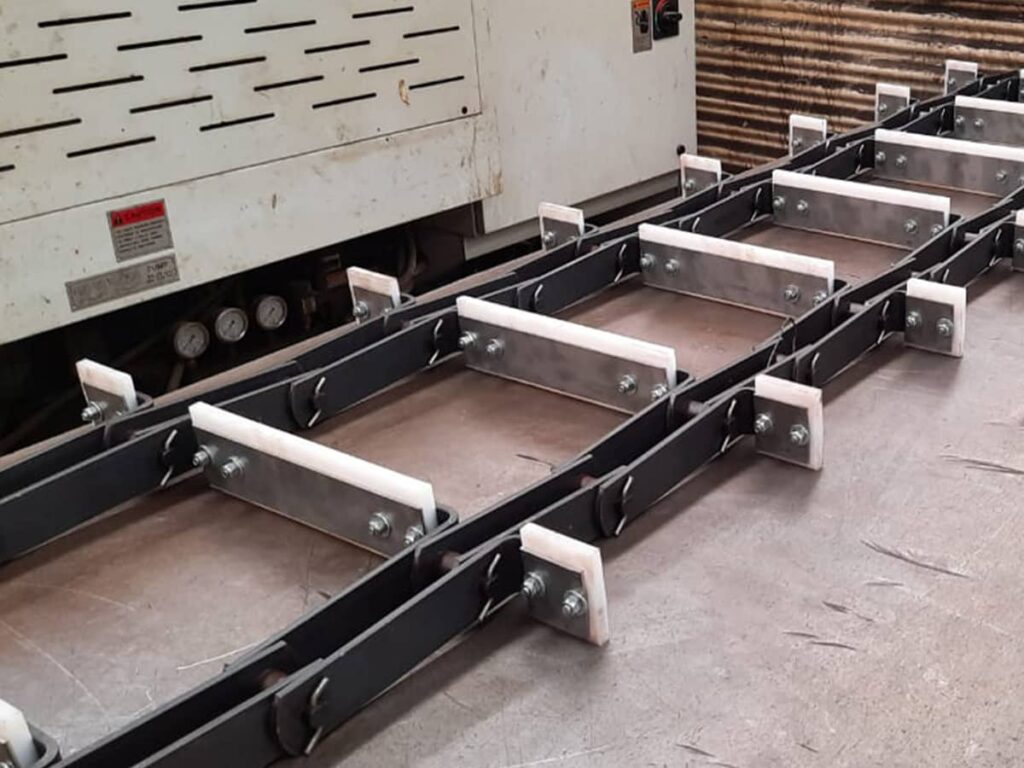 CADENAS ESTANDAR BUJE CLAVADO