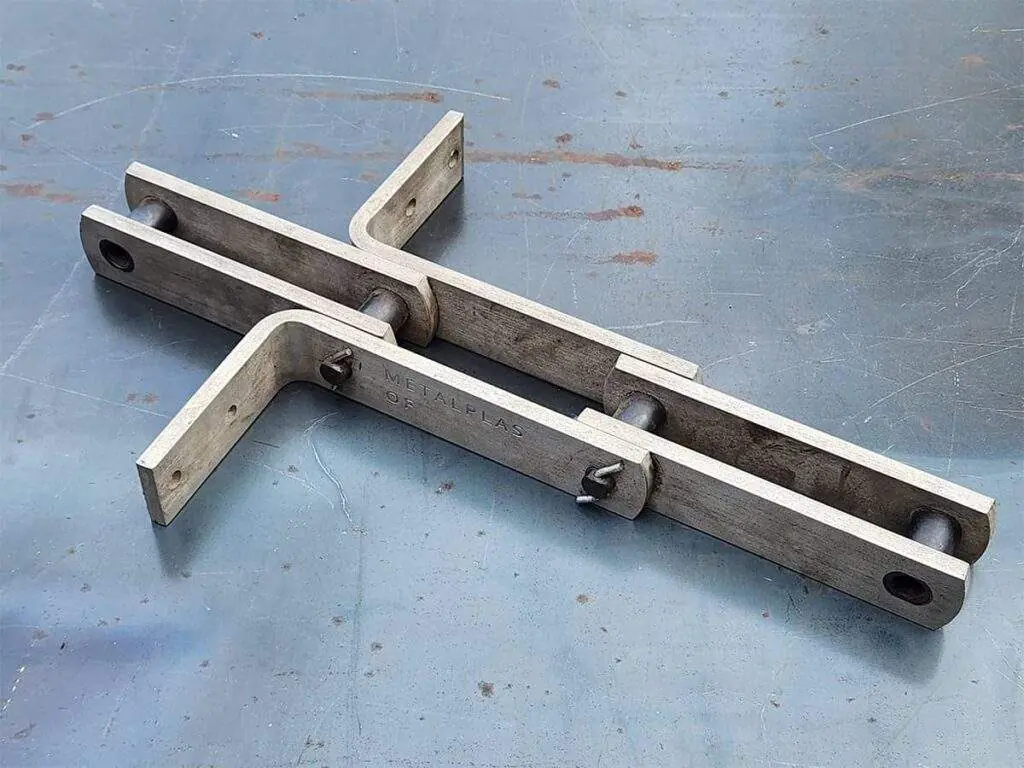CADENAS ESTANDAR BUJE CLAVADO