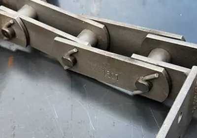 cadenas industriales metalicas utilizadas en maquinaria y sistemas de transporte para procesos productivos