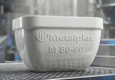 Cangilon plastico inyectado Metalplas M 80-80 para elevadores industriales de materiales a granel, resistente a la corrosion y de alta durabilidad